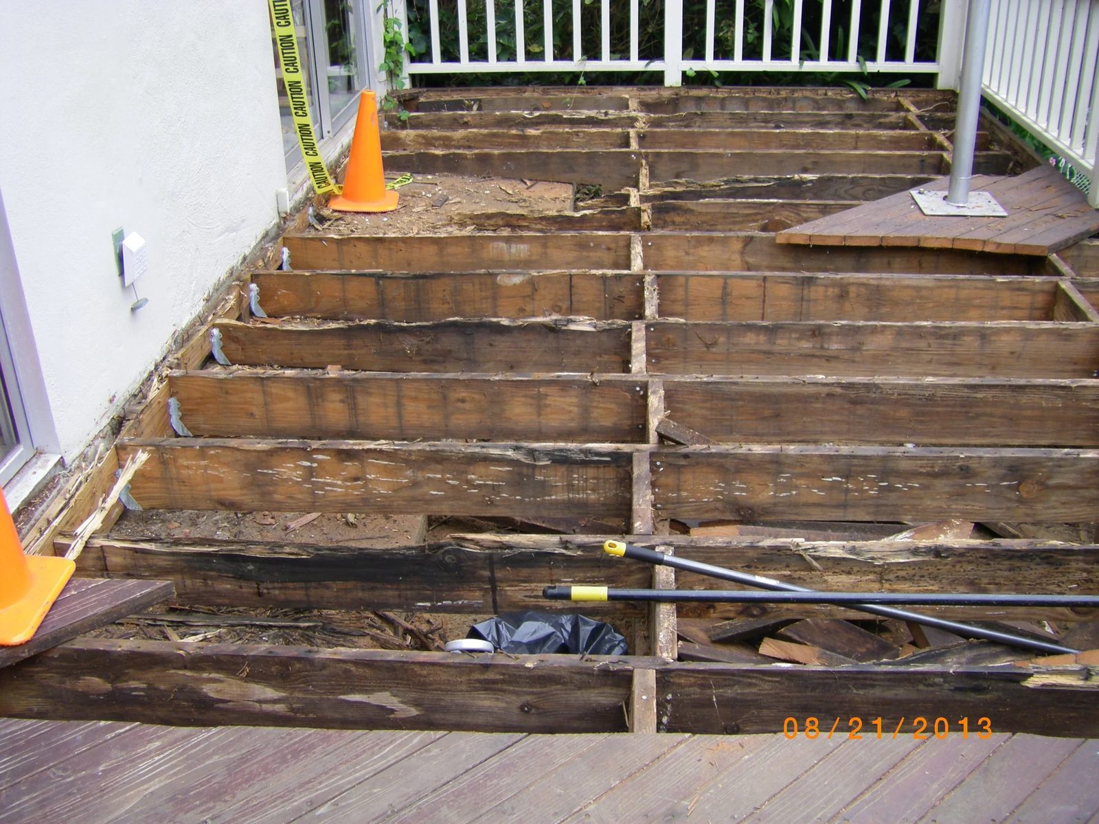 Elevated deck with railing built by Aboveboard Construction